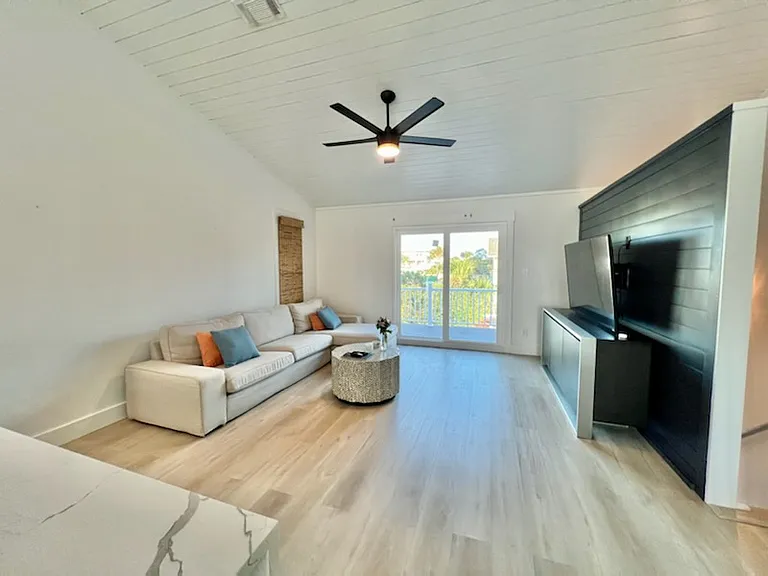 1 Gulf Breeze Ct — Photo 2