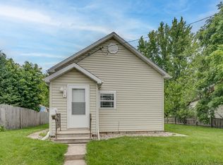 214 W 10th St, Kaukauna, WI 54130