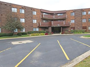 898 Wellington Ave UNIT 102, Elk Grove Village, IL 60007
