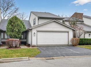 107 Chicory Ct, Rolling Meadows, IL 60008