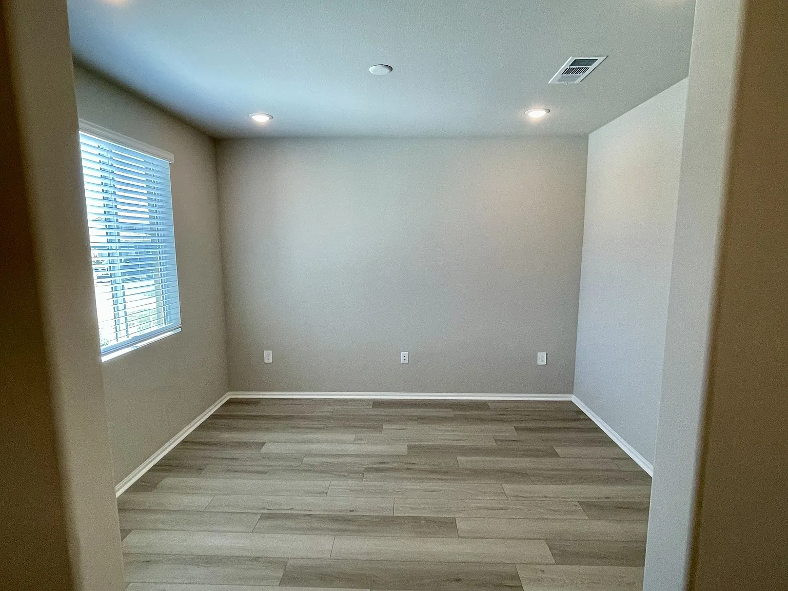 5 bed, 3247 sqft, $4,500 — Photo 2