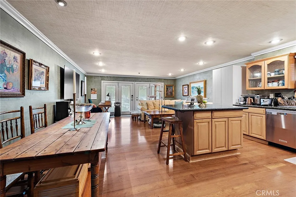 2 bed, 1200 sqft, $6,300 — Photo 4