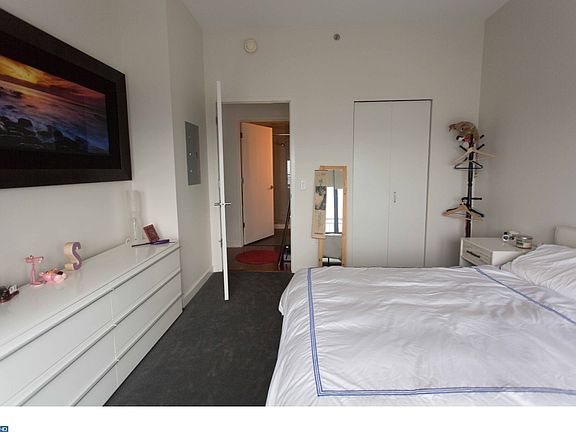 4th image of 2101 Market St Unit 3905