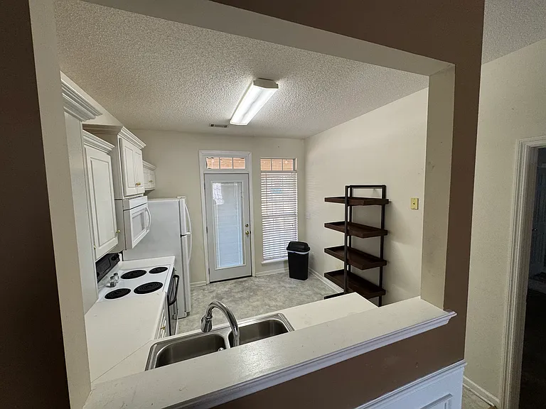 225 Spring Oak Ln — Photo 4