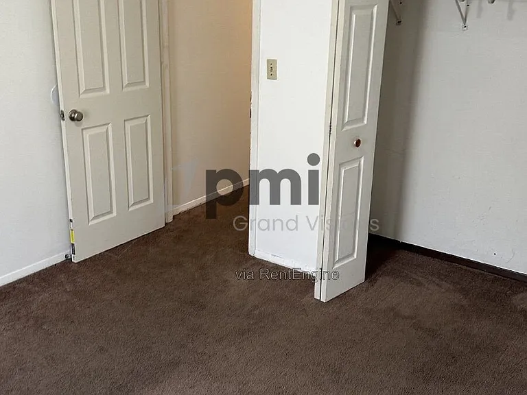 1616 University Dr — Photo 12