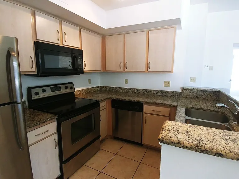 7330 Westpointe Blvd #431 — Photo 5