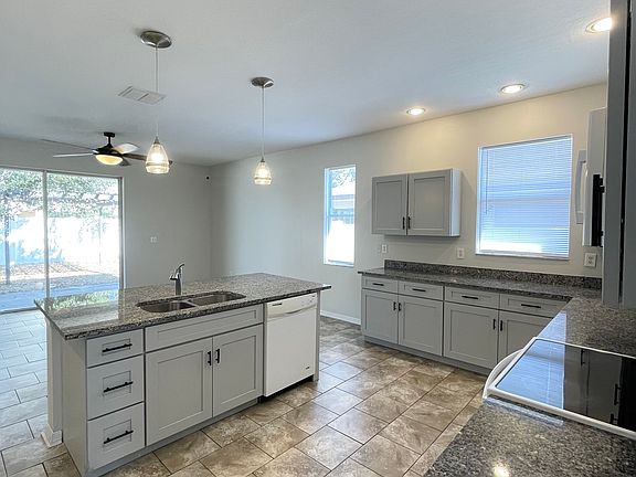 5th image of 3009 Clover Blossom Cir