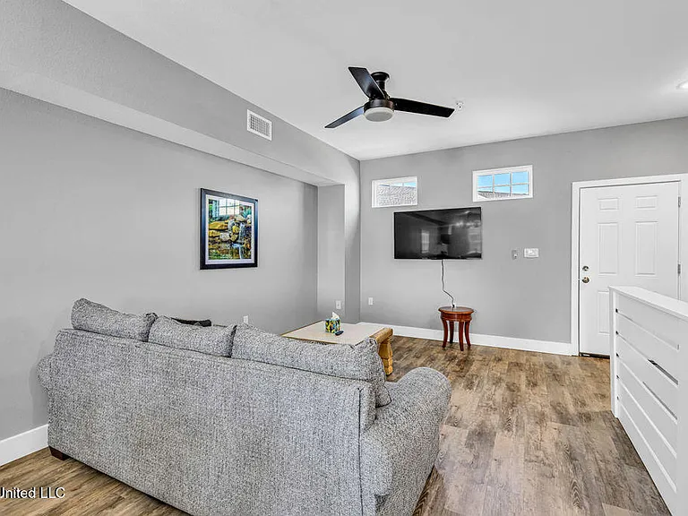 103 E Orchard Loop #103 — Photo 6