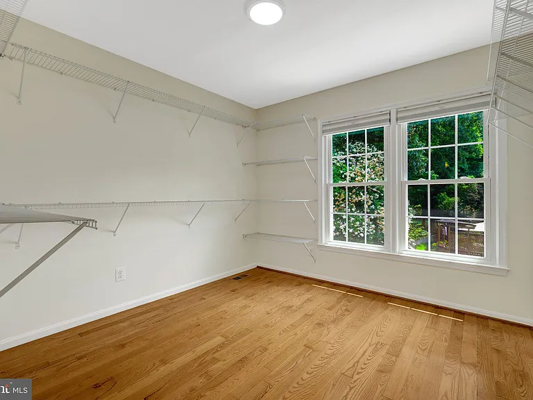 8995 Parliament Dr — Photo 30