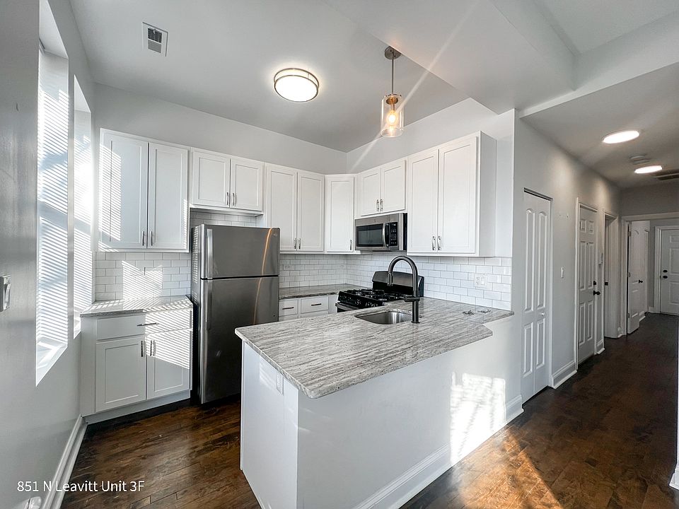 1st image of 851 N Leavitt St #3471524