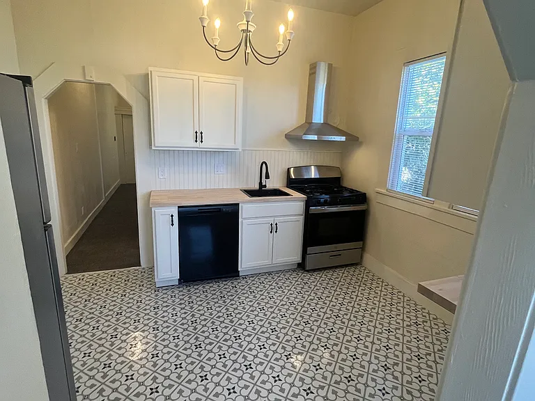 705 Winslow St #3 — Photo 9