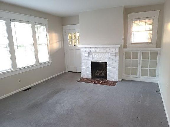 2nd image of 205 W Kingwood Dr