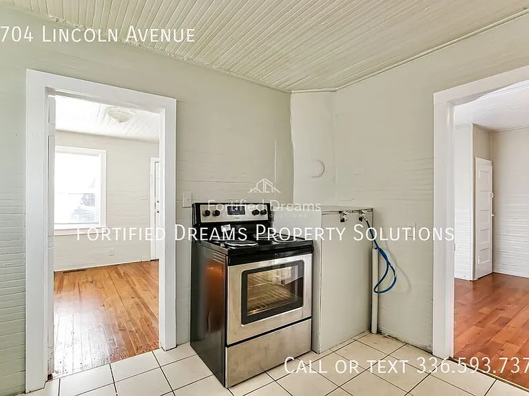 1704 Lincoln Ave — Photo 8
