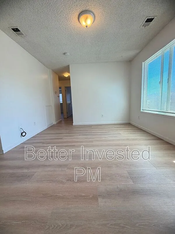 2 bed, 1.0 bath, $1,550 — Photo 2
