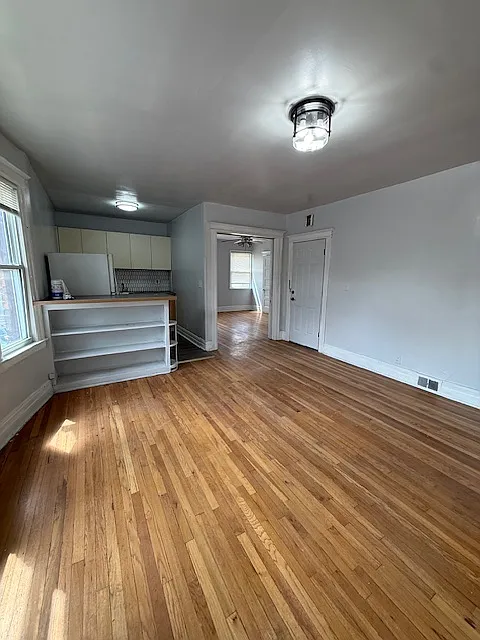 Building Photo - 223 E Oakridge St #1