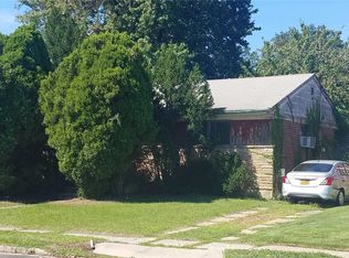 506 Bieling Rd, Elmont, NY 11003