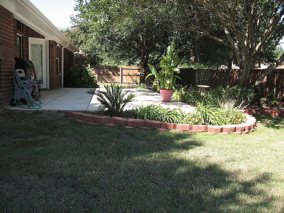 Cov bk patio & lg yd