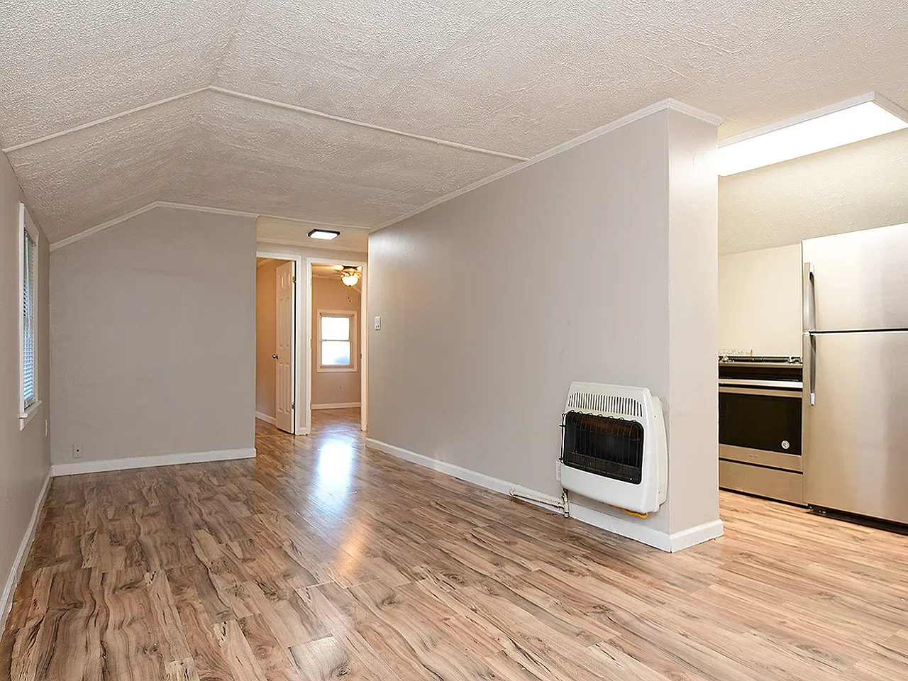 2 bed, 650 sqft, $1,100 — Photo 3