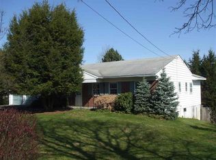 16 Petticoat Ln, Troy, NY 12180