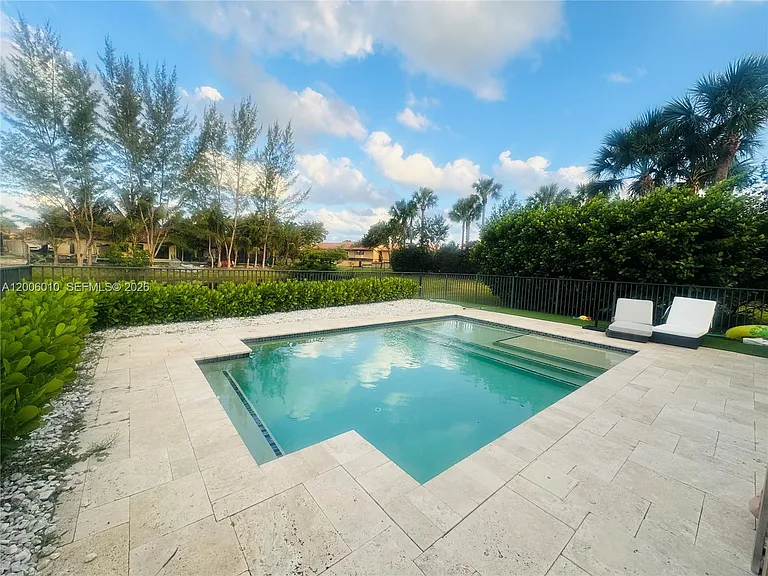 865 SW 113th Ln — Photo 31