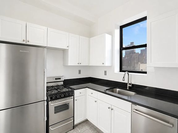 3rd image of 577 2nd Ave Ph 61