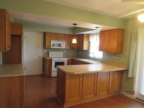 3rd image of 71 Paddock Green Dr