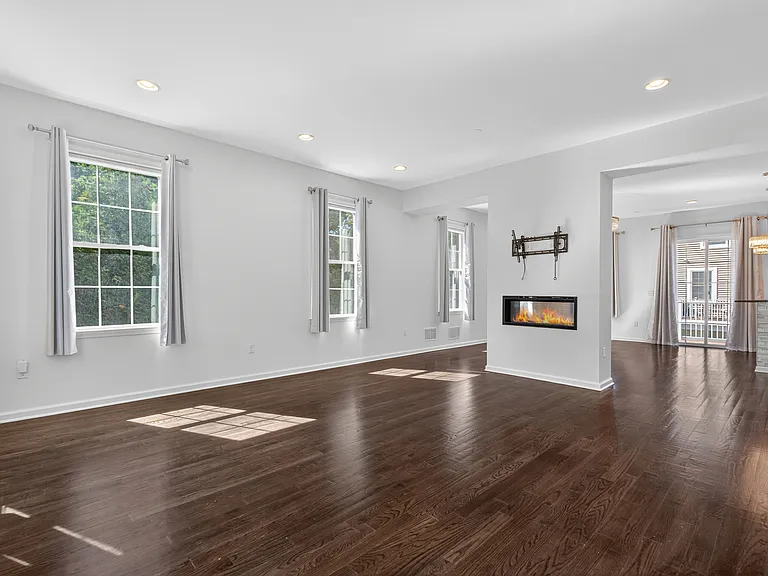 60 Roosevelt Dr — Photo 14