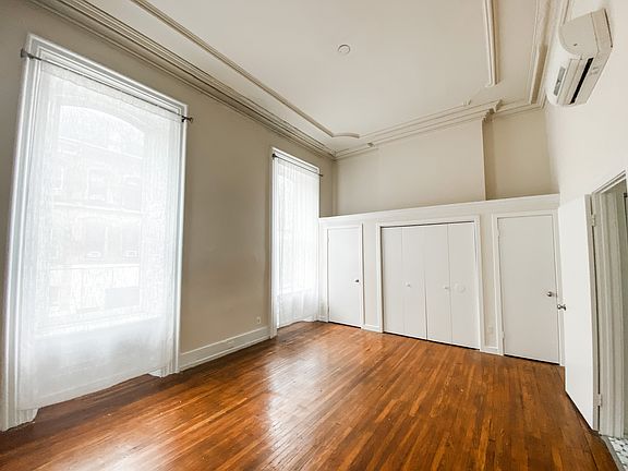 3rd image of 2127 Walnut St APT 2R
