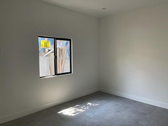 5th image of 22510 Clarendon St