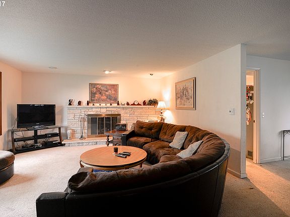 5th image of 34040 NW Iona Ct