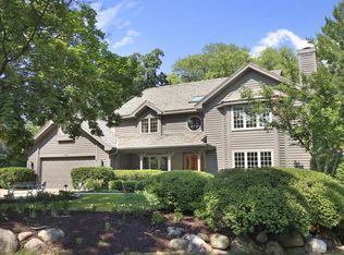 727 Timber Ridge Ct, Fontana, WI 53125