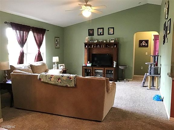 3rd image of 202 Forest Park Ln