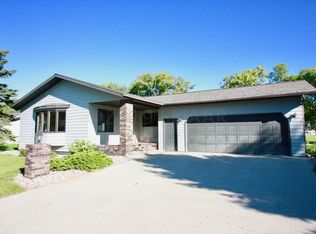 102 Francis Dr, Hankinson, ND 58041