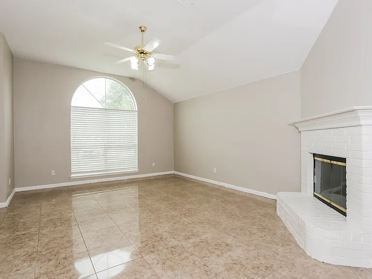 736 W Colony Dr — Photo 4