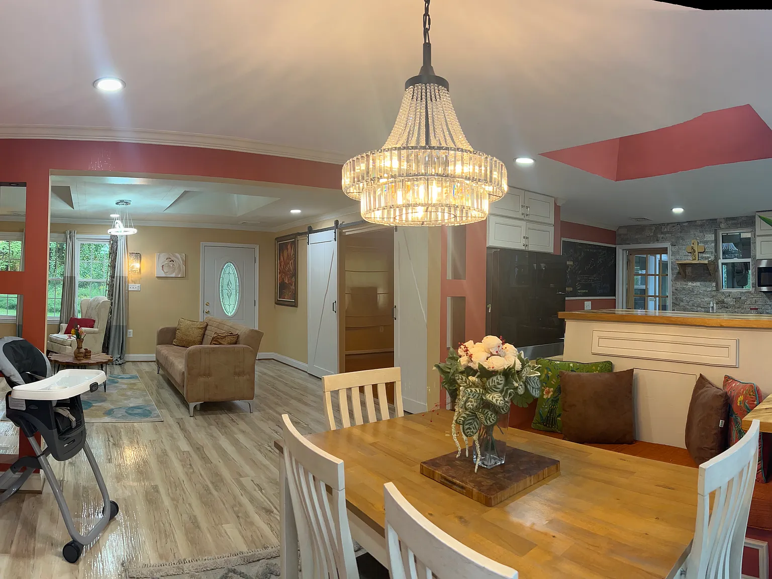 4 bed, 3000 sqft, $3,650 — Photo 2