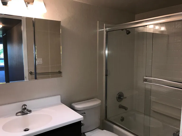 815 E 4th Ave #5 — Photo 14