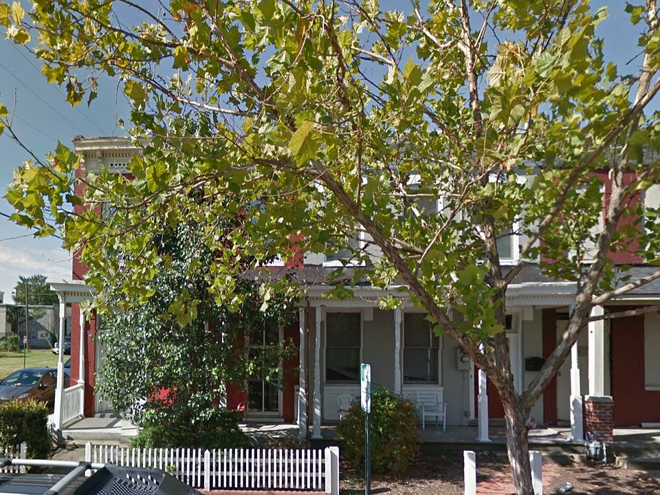 1st image of 903 W Clay St