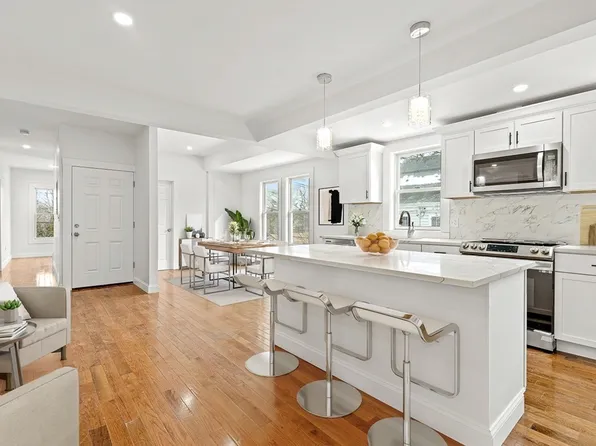 371-2 Metropolitan Ave, Roslindale, MA 02131