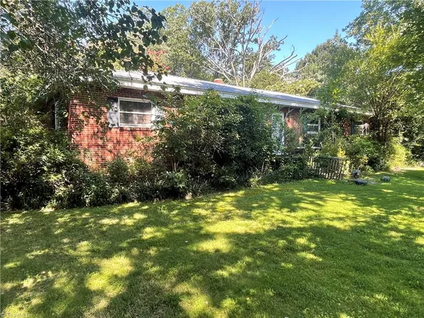 103 Hiatt Rd, Thomasville, NC 27360