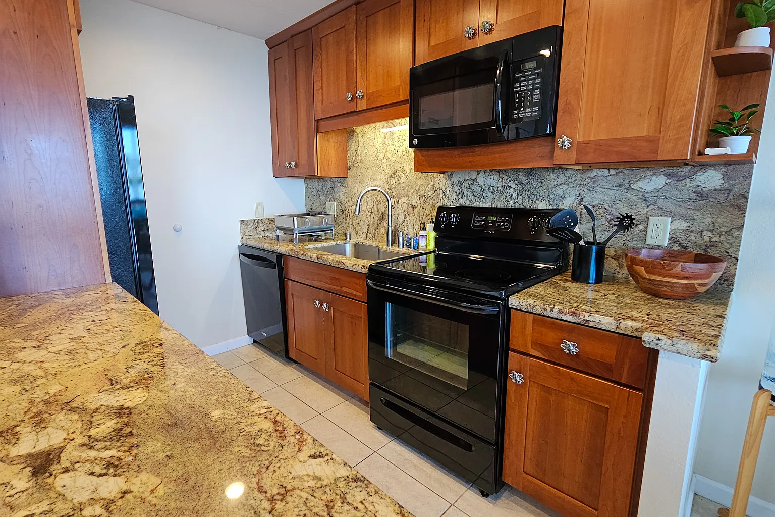 2 bed, $3,200 — Photo 4