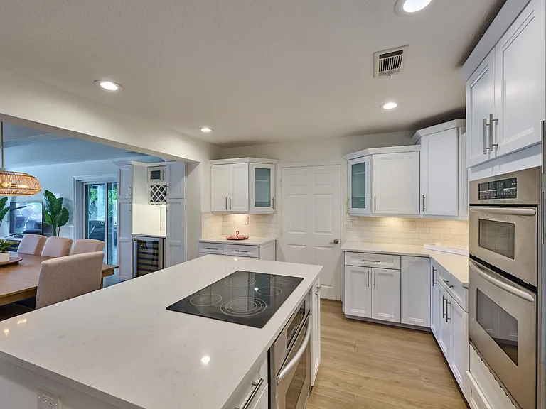100 Neptune Dr — Photo 20