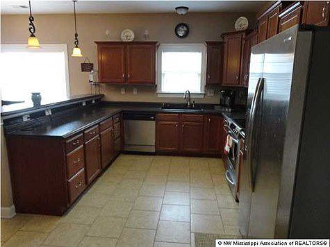 3rd image of 1338 Heritage Dr S