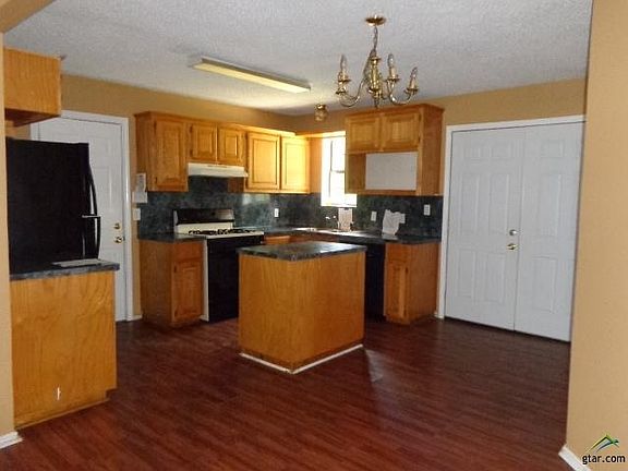 5th image of 13182 Sheila Dr