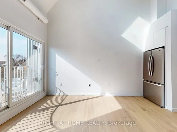 3122 Dundas St W Unit 5, Toronto, ON M6P 2A1