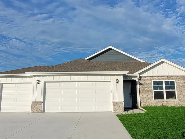 1740 Taylor Ln, Fremont, NE 68025