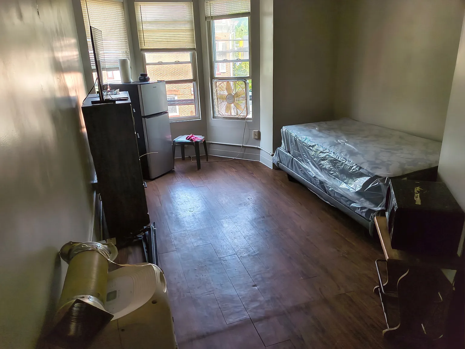 Studio, 400 sqft, $750 — Photo 3