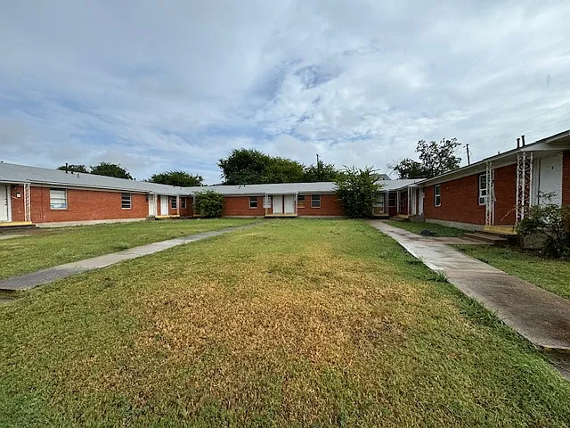 Building Photo - 201 W Green Ave