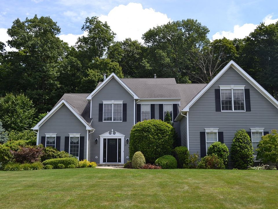 1st image of 33 Carlton Dr