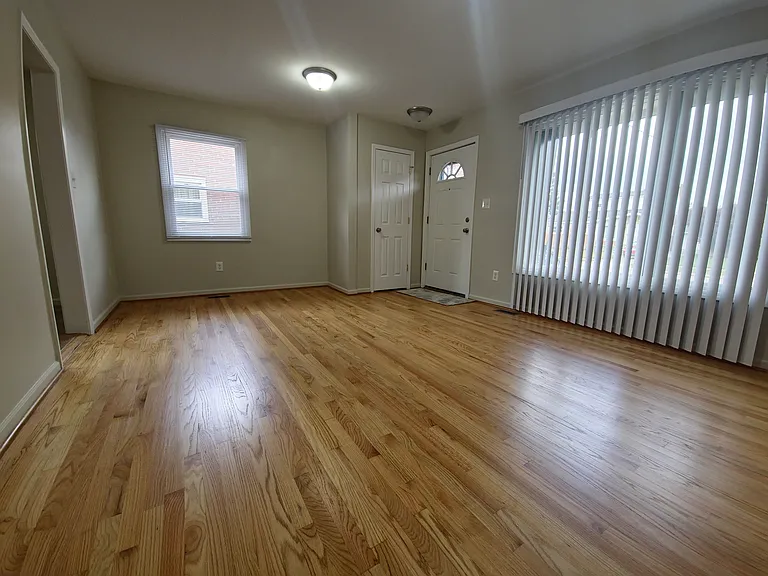 28919 Hughes St — Photo 6