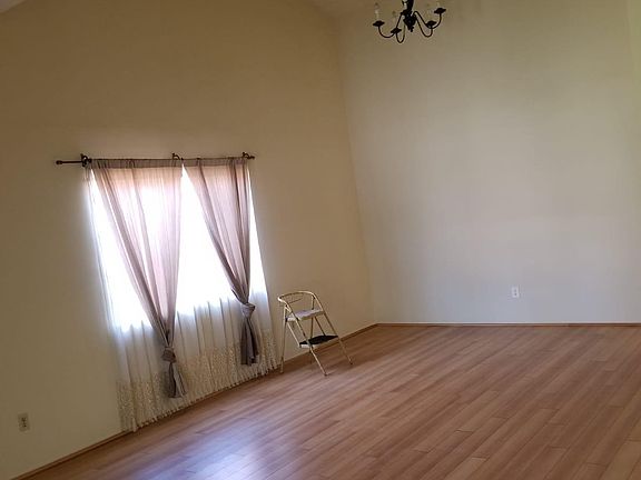 2nd image of 610 S Edenfield Ave